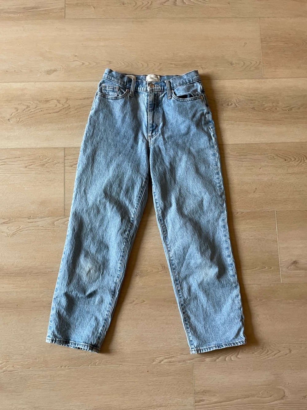 Universal Thread High Rise Straight Leg Jeans Women’s Size 2/26 Light Wash Denim